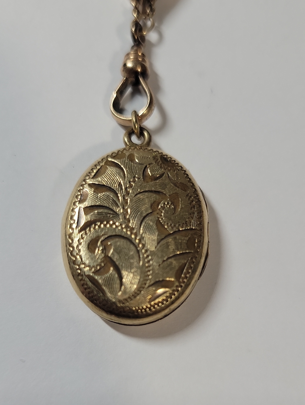 Vintage Gold-Tone Engraved Oval Locket Necklace - Women Jewelry